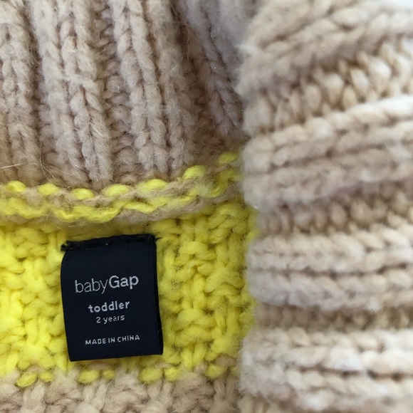 Baby girl  one button sweater. - Picture 4 of 4